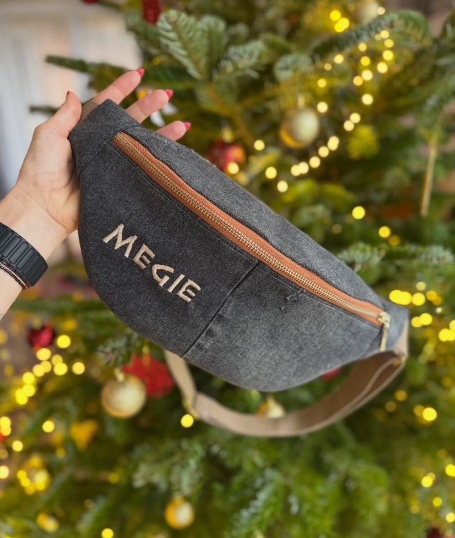 Ze starých džínů. Pro radost. Pod stromeček. 🎄🐾 #upcyklace #rucniprace #siti #diycz #udrzitelnost vanocnidar pejskari...